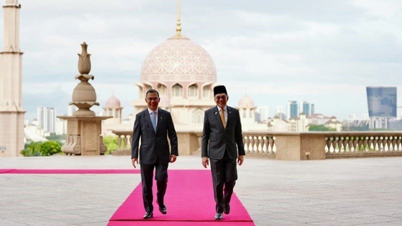 Tareque Rahman and Anwar Ibrahim in Bilateral Talks After Private Meeting